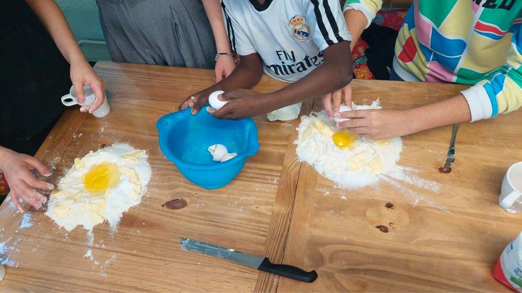 Der Kochklub ist ein nachhaltiges und sozialpädagogisches Förderprojekt für Kinder aus Familien mit niedrigem Einkommen